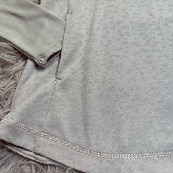 Calia by Carrie Underwood Peach Whip Leopard Top Sweatshirt with pockets - Picture 2 of 5